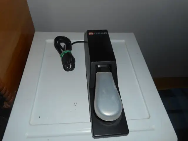 M-AUDIO SP-2 - Universal Sustain Pedal with Piano Style Action F in Pianos & Keyboards in Dartmouth - Image 2