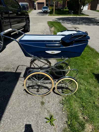 This vintage Prego stroller is in mint condition. It looks and pushes like a dream. Sits high so kno...