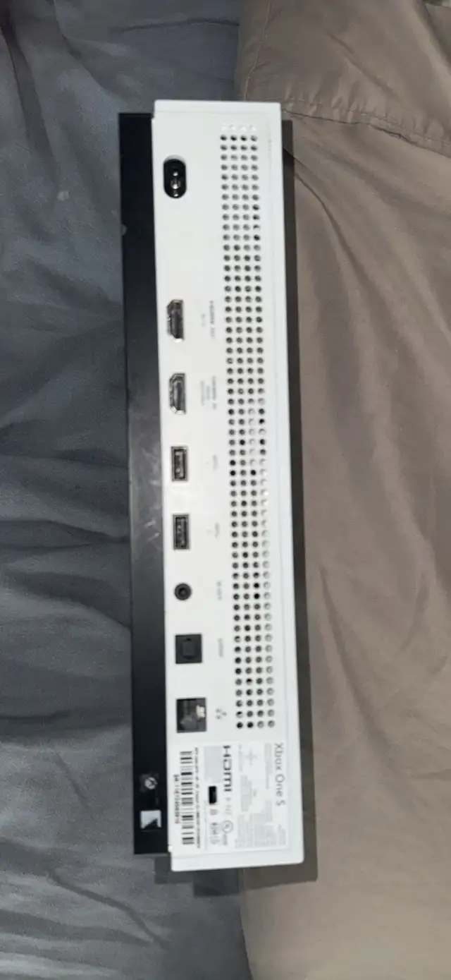 Xbox One S + 8 Games + Controller  in XBOX One in Longueuil / South Shore - Image 4