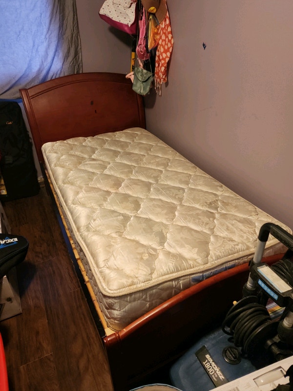 Single bed frame and mattress Beds & Mattresses Barrie Kijiji