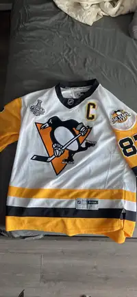 Sidney Crosby jersey and signed