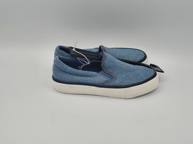 Boys Laceless Shoes blue model size 11 brand new/souliers garçon dans Enfants et jeunesse  à Ouest de l’Île - Image 2