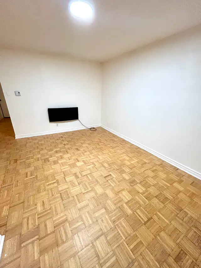 Grand 5 1/2 avec cour et garage à louer in Long Term Rentals in City of Montréal - Image 3