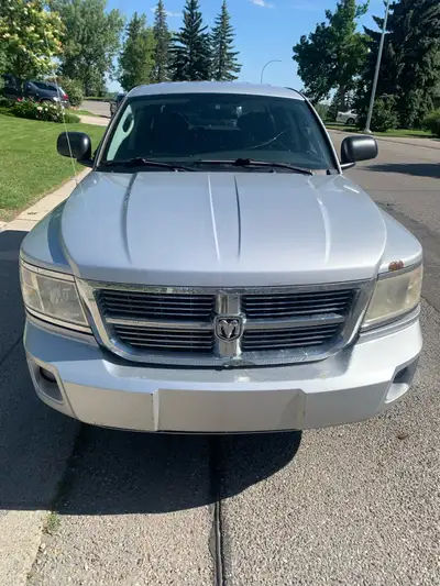Selling my 2011 Dodge Dakota SLT crew Cab – solid 4x4 truck with a brand new transmission just insta...