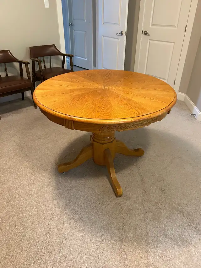 Round Dining Table in Dining Tables & Sets in Bedford - Image 2
