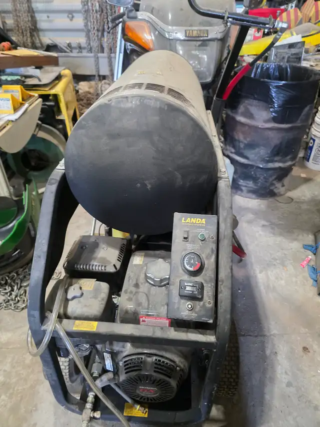 Landa Hot Water Pressure Washer in Other in Regina - Image 5
