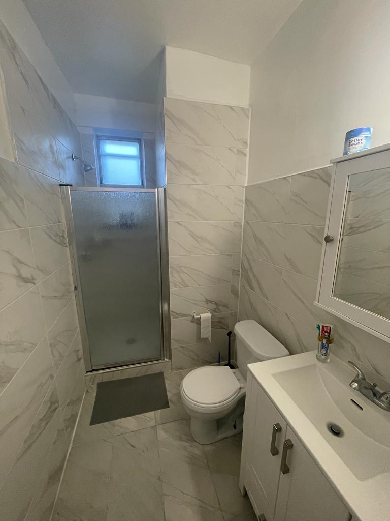 4 Beds 1 Bath ApartmentCA$650 / Month — photo 1