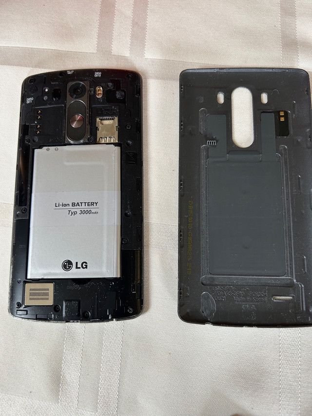 LG 3 phone with 2 batteries and BONUS! in Cell Phones in Ottawa - Image 2