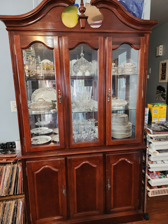 China Cabinet in Hutches & Display Cabinets in Windsor Region - Image 2