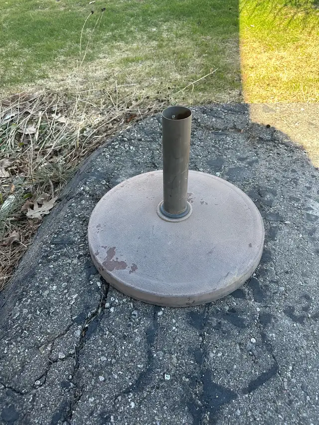 umbrella stand in Patio & Garden Furniture in Oakville / Halton Region - Image 2