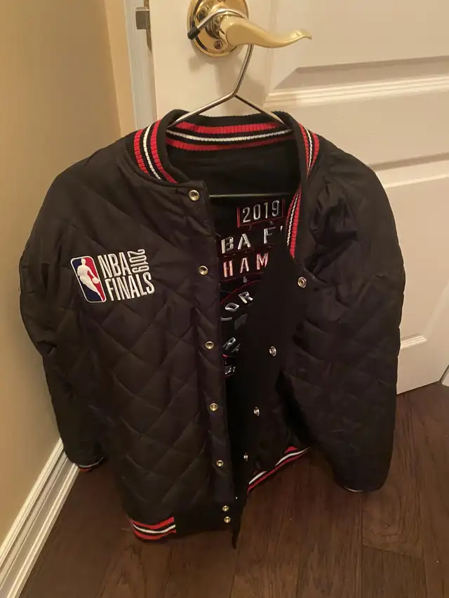 Toronto Raptors jacket  and reversible in Men's in Mississauga / Peel Region - Image 4