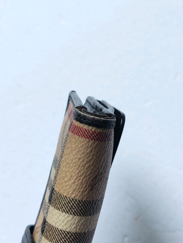 Burberry Long Wallet Card Coin Purse Novacheck in Women's - Bags & Wallets in Hamilton - Image 7