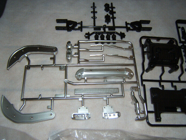 TAMIYA TOYOTA HIGH-LIFT RC TRUCK BOX PARTS in Hobbies & Crafts in Pembroke - Image 4