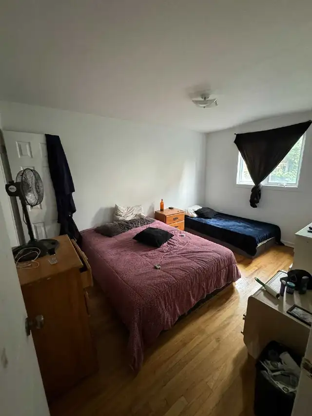 GRAND 6 1/2 AVEC 4 CHAMBRES, GARAGE ET COUR A LOUER POUR 1 JUI in Long Term Rentals in City of Montréal - Image 9