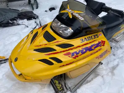 ** I also speak English 2000 skidoo MXZ Rotax600 a vendre. Tres propre, démarre bien et roule bien....
