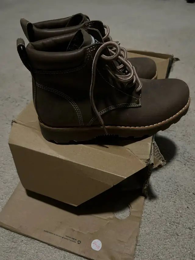 Women’s Roots Tuff Leather Boots Size 6 in Women's - Shoes in City of Toronto - Image 4