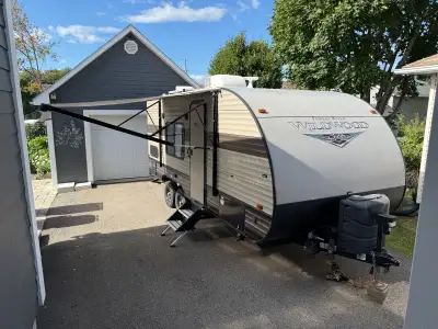 À VENDRE Roulotte de marque Wildwood Forest River 2020, modèle 171RBXL. Incluant : -Air climatisé et...