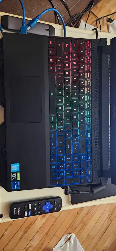 Comme neuf gigabyte avec sa boîte et tout.... Cpu i7 12700H ram 32gb ddr4 vga rtx 3070 écran 15.6 14...