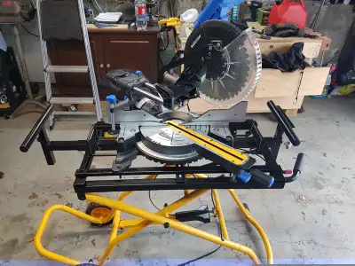 Comes with Dewalt rolling stand.