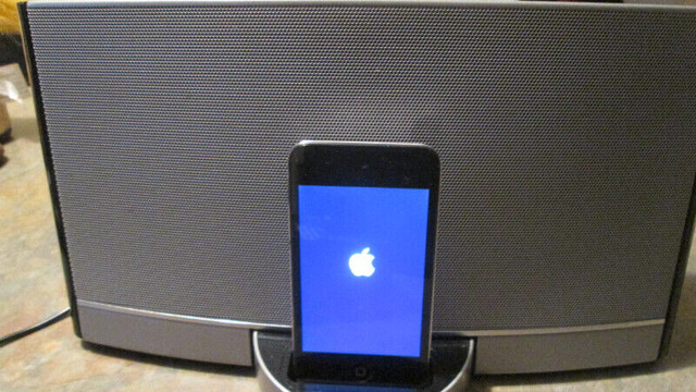 Bose SoundDock Portable Digital Music System in Stereo Systems & Home Theatre in St. Catharines - Image 2