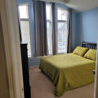 Large Sunny Furnished Room, near Trinity Commons