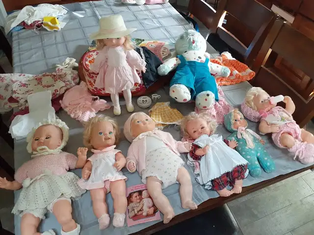 1969 to 1977 Doll Collection – 7 Dolls, plus extras