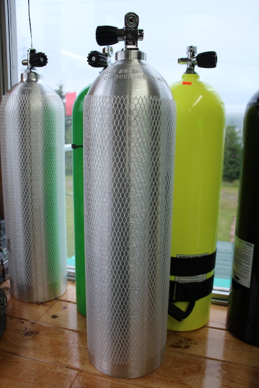 80 cu.ft. brushed aluminum scuba tank with din / yoke valve Water