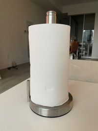 Upright paper towel holder 