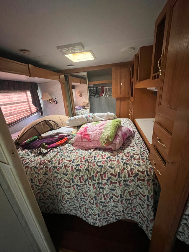 1998 Signature Series 28ft Camper in Travel Trailers & Campers in Belleville - Image 4