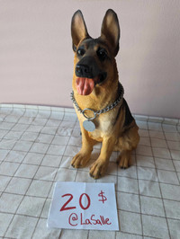 Chien en céramique pour tenir une porte ouverte