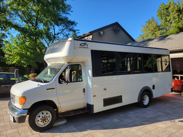 2006 Ford E450 Bus in Cars & Trucks in St. Catharines - Image 2