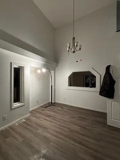 A qbeautiful 3 bedroom house with a massive living room. A 5 min drive from St. Vital shopping mall...