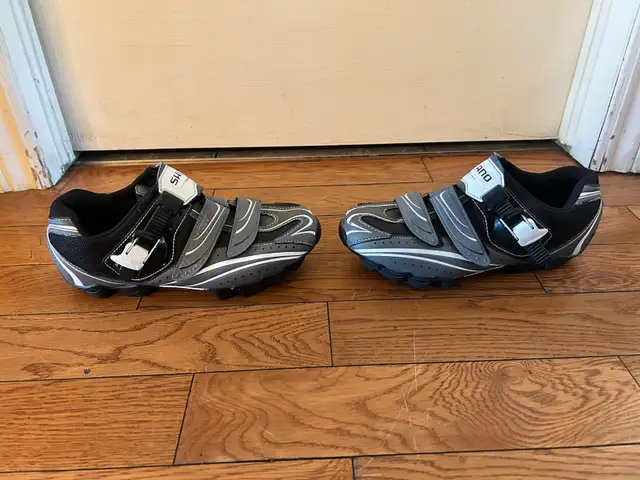 Souliers de vélo Shimano MO87 spd 7.6us 41eu cyclism cleats in Clothing, Shoes & Accessories in City of Montréal - Image 2