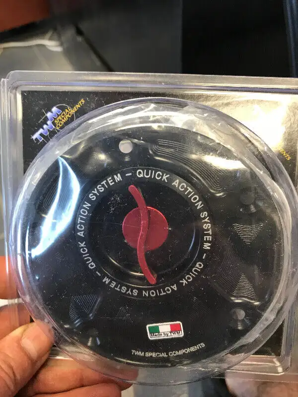 Ducati Panigale TWM Race Gas Cap Quick Release Fuel Lid SBK It. in Other in Barrie - Image 9