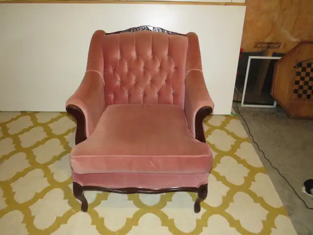 7' dusty rose couch and arm chair , Braemore in Couches & Futons in Trenton - Image 3