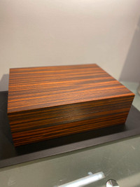 Humidor, tiger oak in excellent condition.