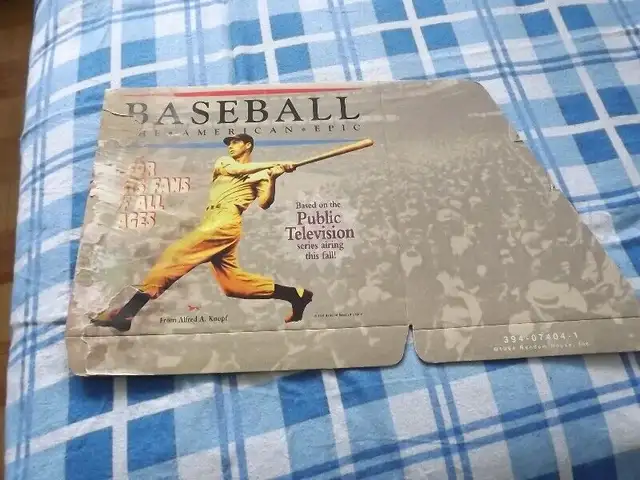 5 JOE DIMAGGIO NY YANKEES ITEMS  BUNDLE DEAL:BOOK,2 PIX,1MAG in Arts & Collectibles in City of Toronto - Image 5