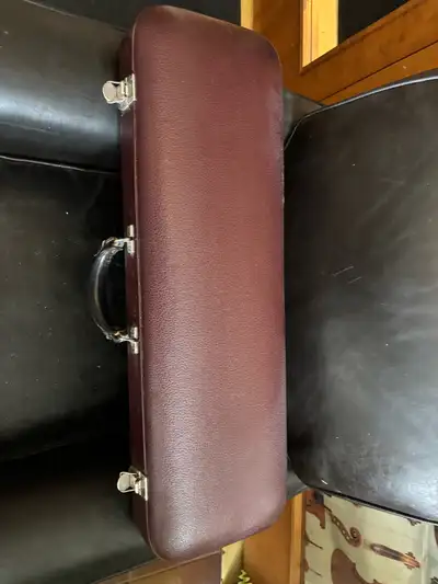 Vintage c. 1970 German made oblong violin case in excellent condition available for the discerning v...
