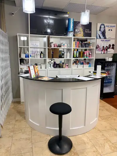 A separate room in a Tanning Salon on lakeshore and park lawn area