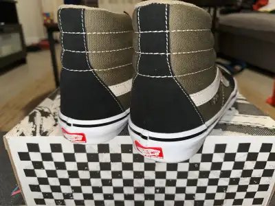 WORN TWICE COMES WITH RECEIPT SIZE 11.5M PURCHASED A MONTH AGO, TOO SMALL