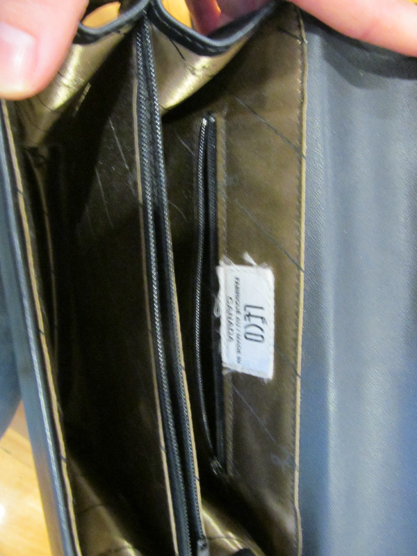 Sac à main noir fabriqué au Canada dans Femmes - Sacs et portefeuilles  à Sherbrooke - Image 2