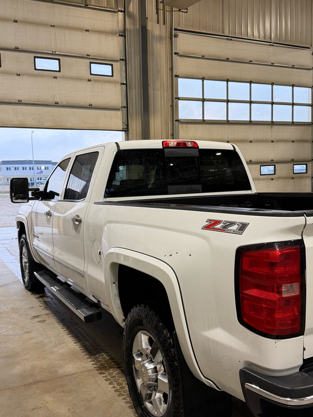 2017 Chevrolet Silverado 2500 in Cars & Trucks in Grande Prairie - Image 4