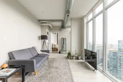 Furnished Room for Rent (Short Term) in Shared Condo, Queen West