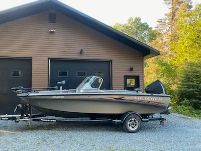 2005 model with 2017 150 hp Evinrude G2 Etec (bought in 2018) with 1 year of warrantee left. Second...