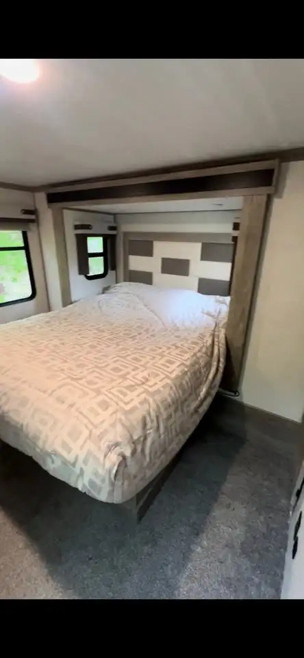 Modern and Beautiful 2021 Hemisphere 378FL Loft Camper in RVs & Motorhomes in Regina - Image 10