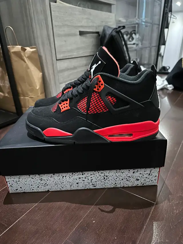 Red thunder jordan 4 in Men's Shoes in City of Montréal - Image 2
