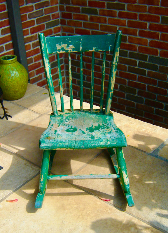 Attractive Antique Shabby Chic Child Wooden Rocking Chair in Arts & Collectibles in City of Toronto - Image 2