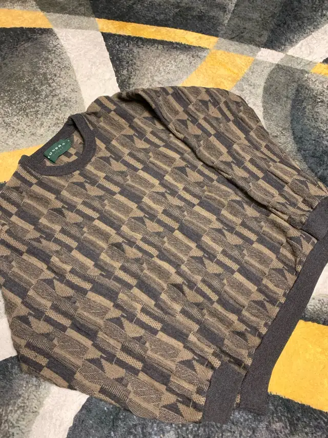 Tundra Sweater Vintage in Men's in Mississauga / Peel Region - Image 3