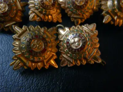 Vintage WWII British Army Officer Pip Badge, Tria Juncta In Uno, Vintage WWII British army officer p...
