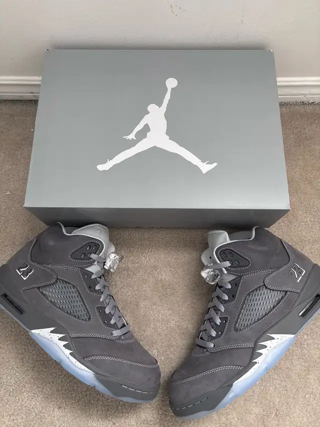 Jordan wolf grey (size 10.5) in Men's Shoes in Oshawa / Durham Region - Image 2